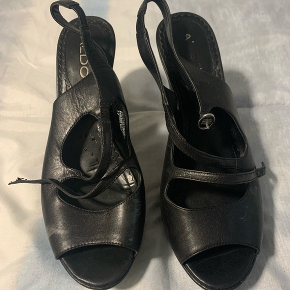Also platform wedge sandals. Size 7 or 37 - Picture 4 of 6